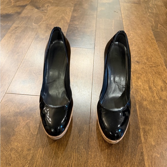 Stuart Weitzman Women's Corkswoon Wedge Pump, Black Patent, Size 8.5 M - Picture 3 of 11